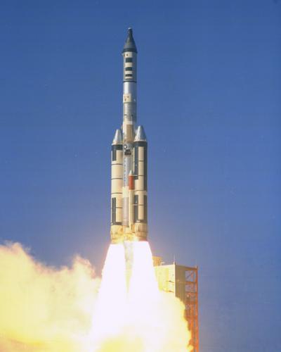 Titan 3C rakéta indítása. Tetején egy katonai MOL űrállomás (Manned Orbital Laboratory), egy katonai Gemini kapszulával. - forrás: NASA