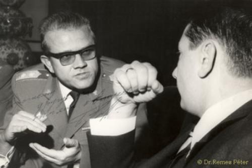 Dr. Echter Tibor orvos alezredes B. Jegorov orvos ezredes szovjet űrhajós társaságában 1967-ben Budapesten