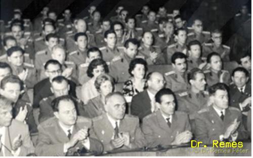 Az 1963-as bukaresti szimpózium résztvevői között az első sorban a magyar résztvevők - forrás: Dr. Remes