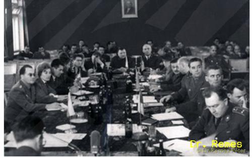 A VSZ Moszkvai Repülőorvosi Munkaértekezletének delegátusai 1963-ban. Balról Dr. Losonc Mihály orvos alezredes és Dr. Király Margit orvos főhadnagy - forrás: Dr. Remes