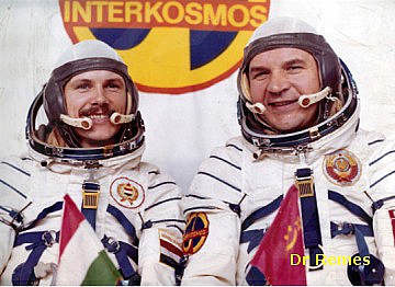 Farkas Bertalan kutató űrhajós és Valerij Kubaszov a Szojuz-36 űrhajó parancsnoka