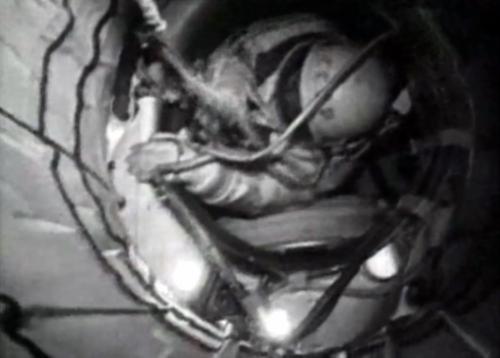 A. Leonov az űrséta után nem fért be a zsilipbe