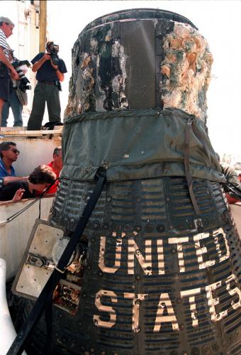 A meglehetősen jó állapotban lévő „Liberty Bell 7” űrkabint 1999-ben emelték ki a tengerfenékről