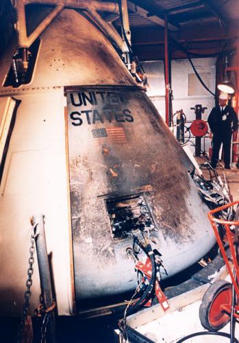 A kiégett Apollo-1 űrkabin